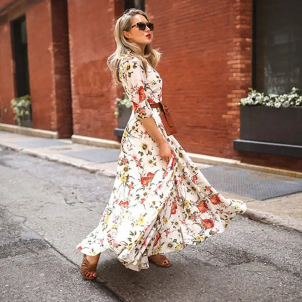Klara – Blomstret Maxi Kjole med Elegant Swing