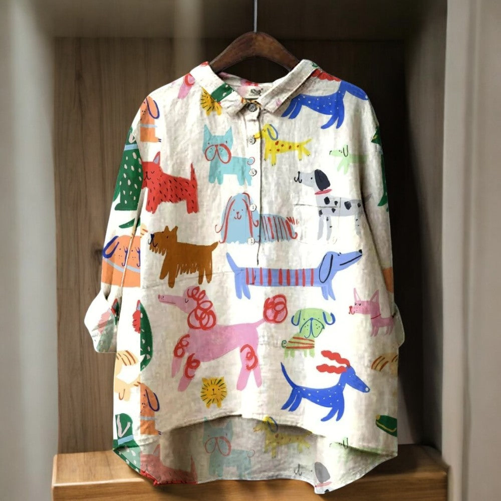 Bella | Unik Damebluse med Kunstnerisk Hundeprint