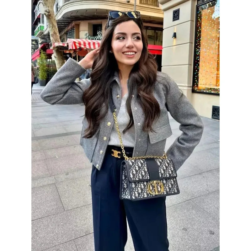 Jeanette | Kvinders Kort Casual Jakke med Knappelukning