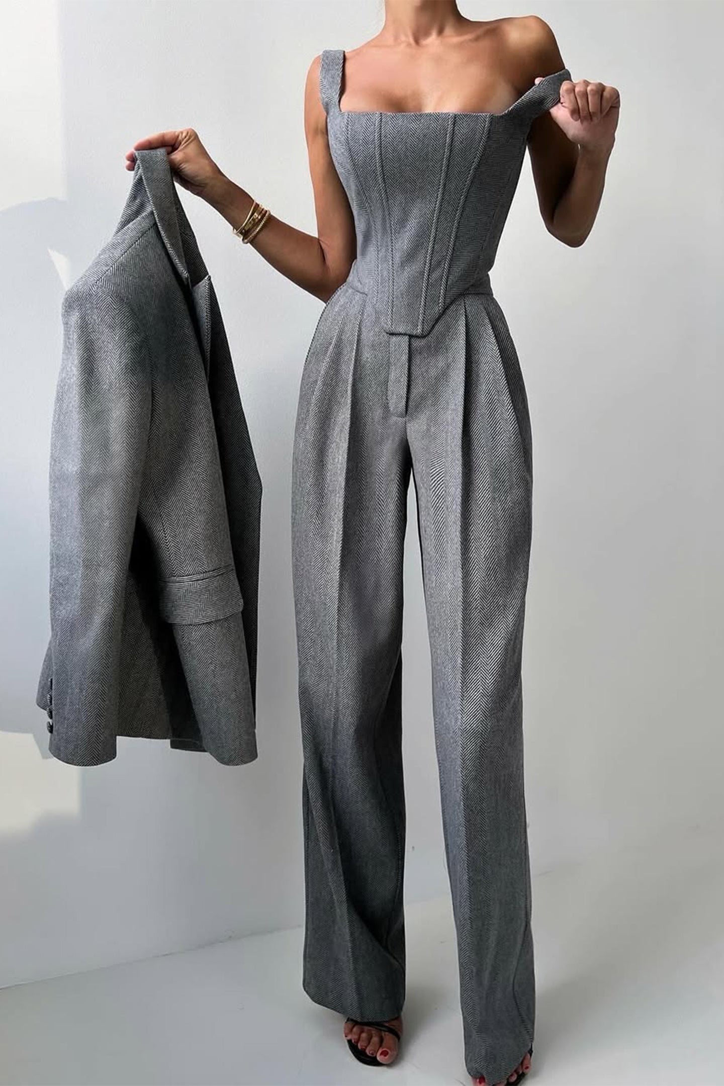Astrid Elegance – 3-delt Sæt med Styrke og Stil