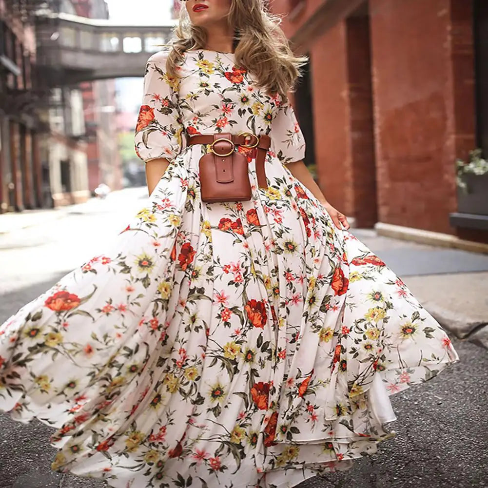 Klara – Blomstret Maxi Kjole med Elegant Swing