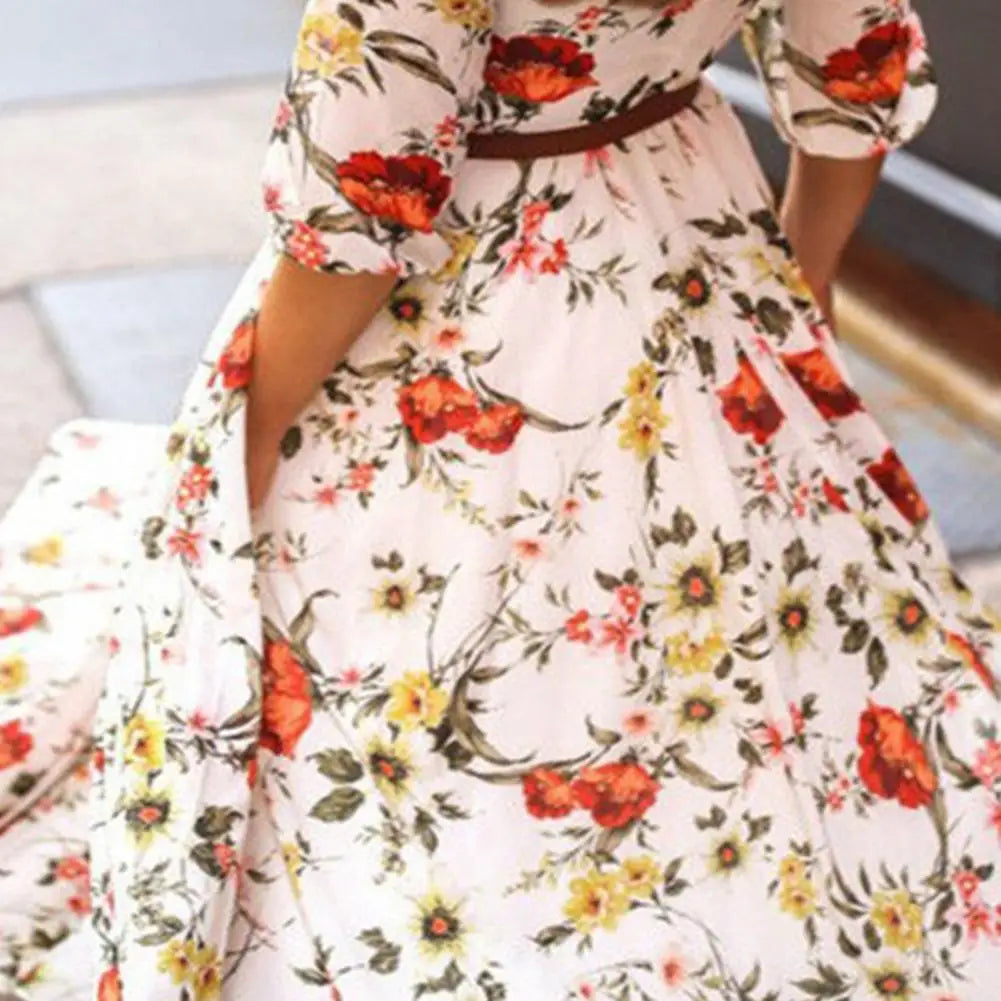 Klara – Blomstret Maxi Kjole med Elegant Swing