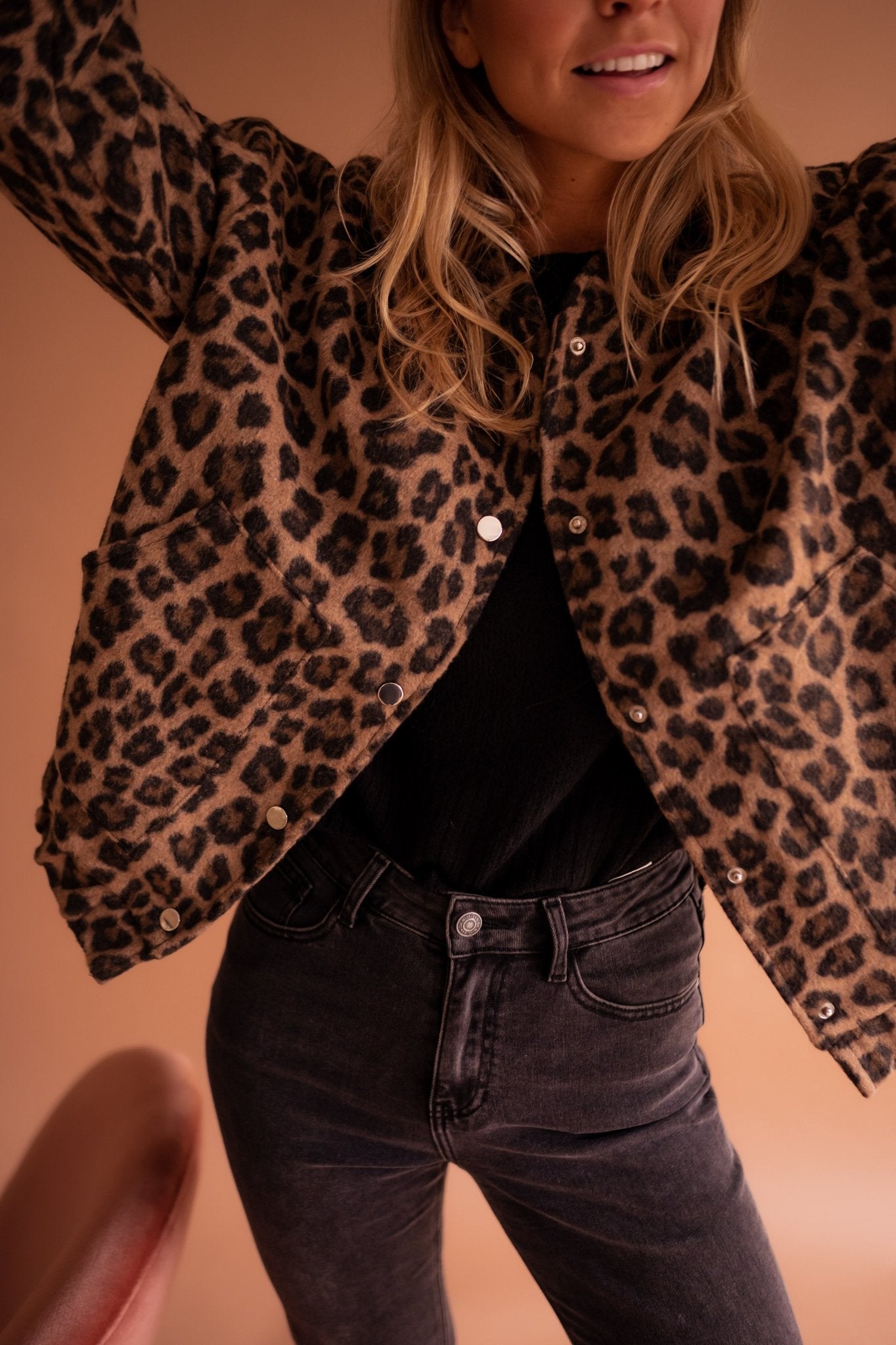 Freja – Vilma Leopardjakke