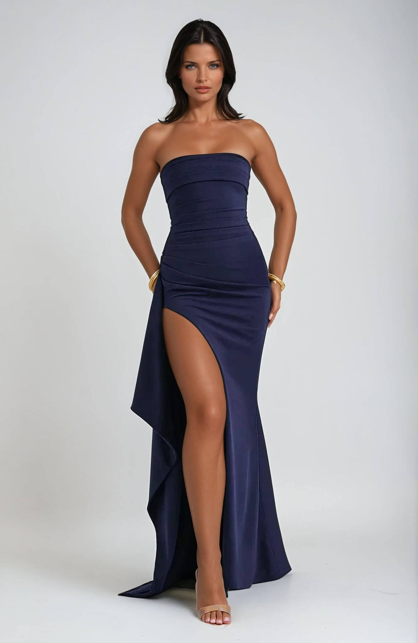 Michella | Kvinders Stropløs Aftenkjole med Høj Slids