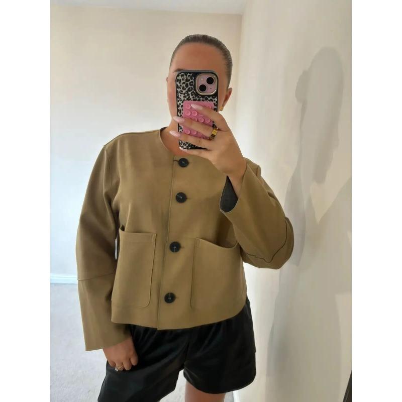 Karina | Kvinders Kort Casual Jakke med Frontknapper