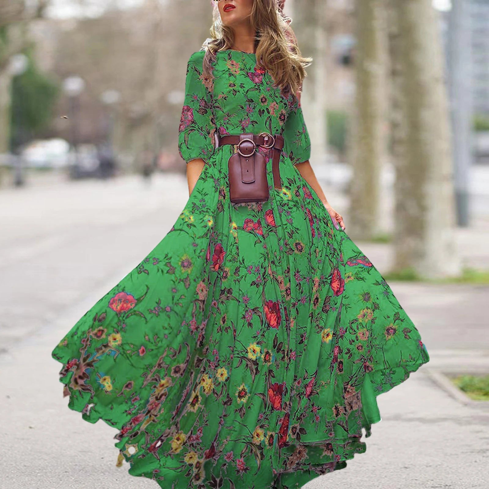 Klara – Blomstret Maxi Kjole med Elegant Swing