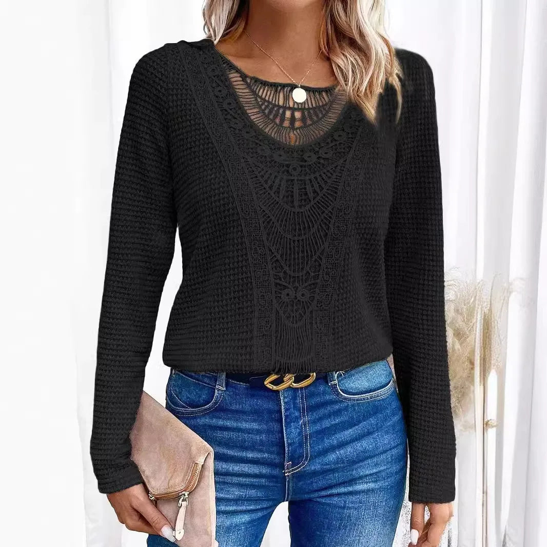 Skov | Elegant T-shirt med Rund Hals og Udsnittede Detaljer