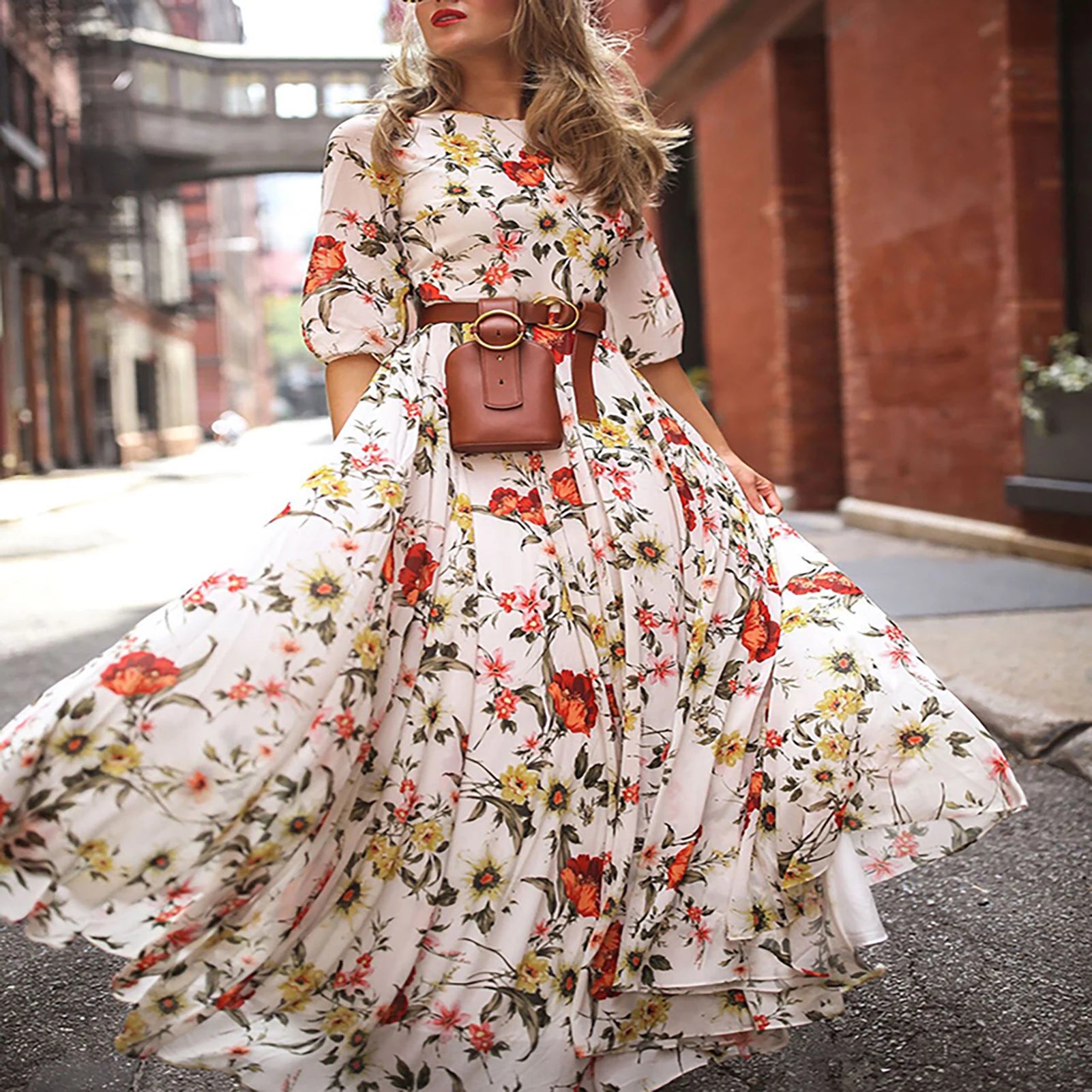 Klara – Blomstret Maxi Kjole med Elegant Swing