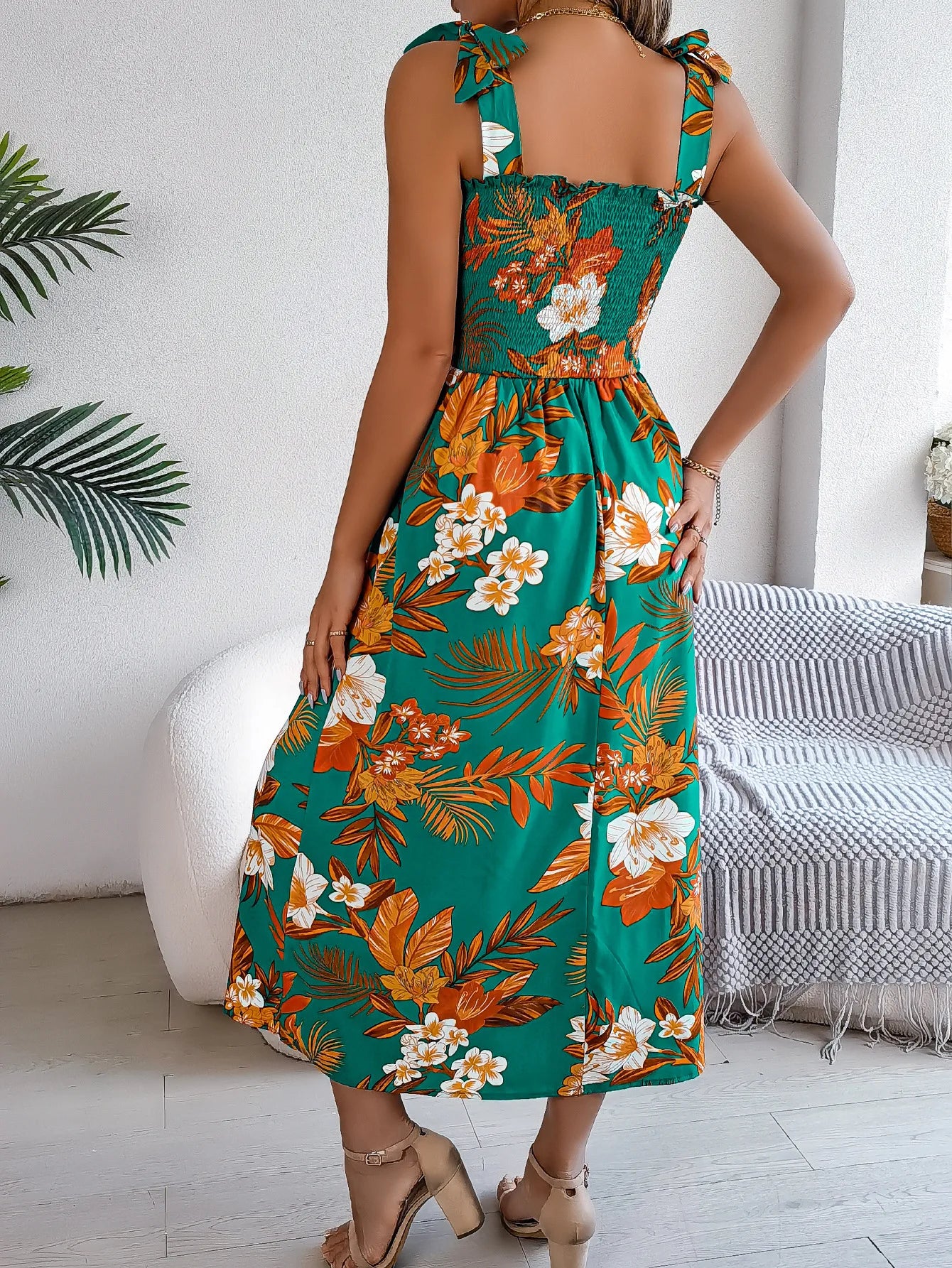 Loria – Elegant Sommerkjole med Blomsterprint