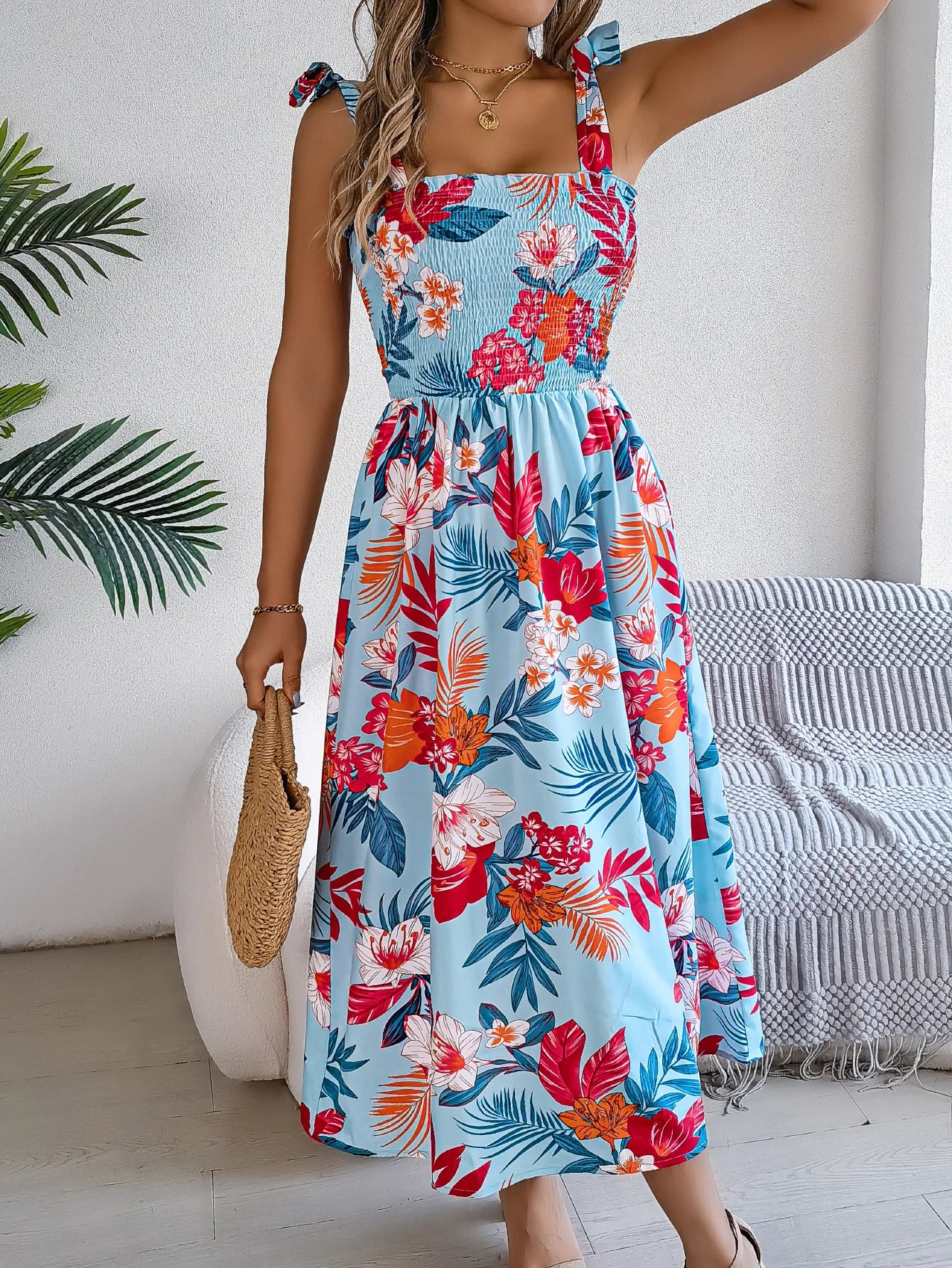 Loria – Elegant Sommerkjole med Blomsterprint