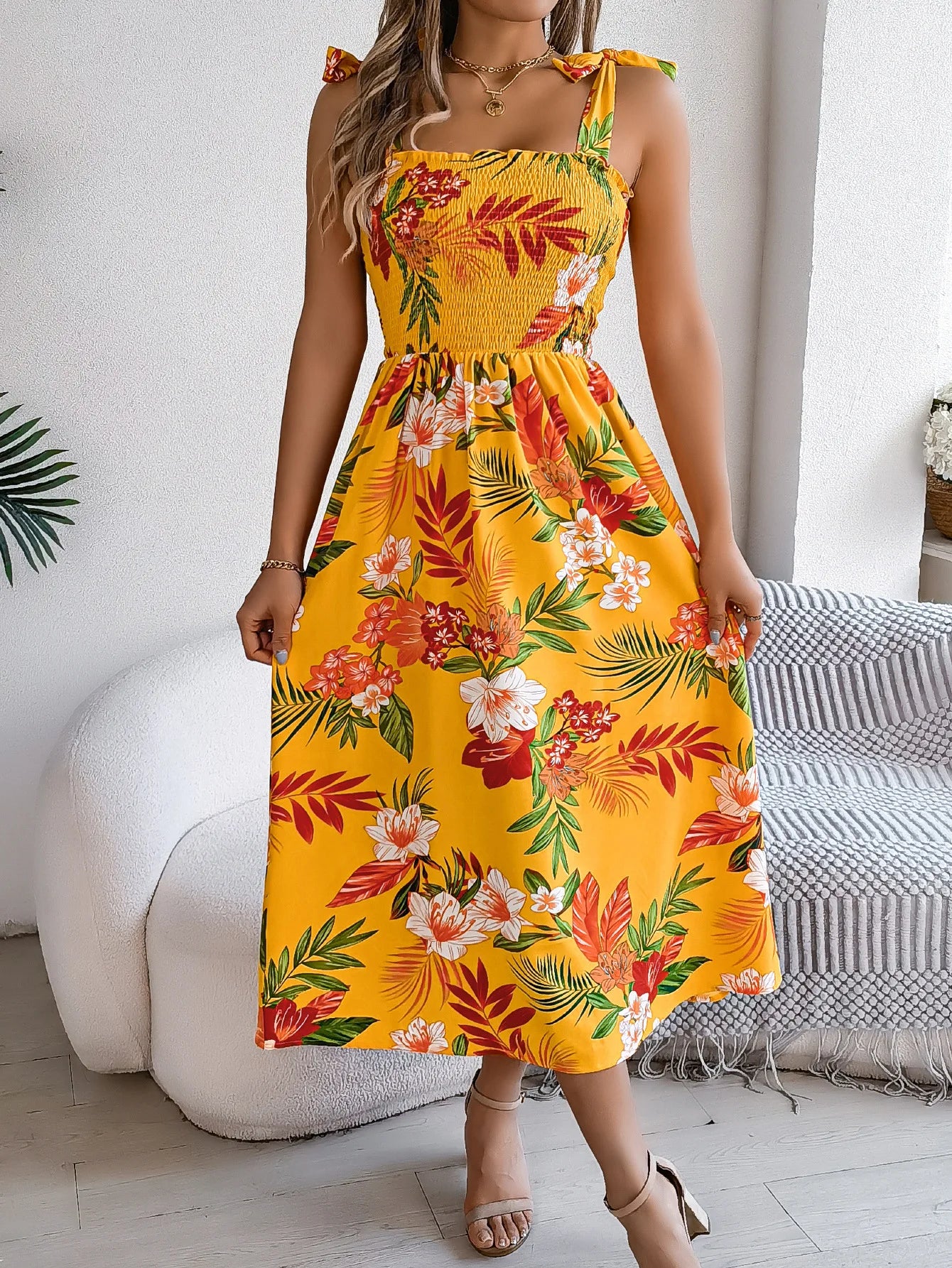 Loria – Elegant Sommerkjole med Blomsterprint