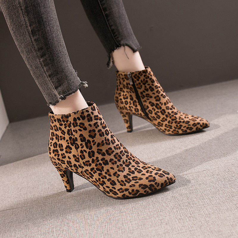 Oline | Dame Ankelstøvler med Hæl og Lynlås i Leopardprint