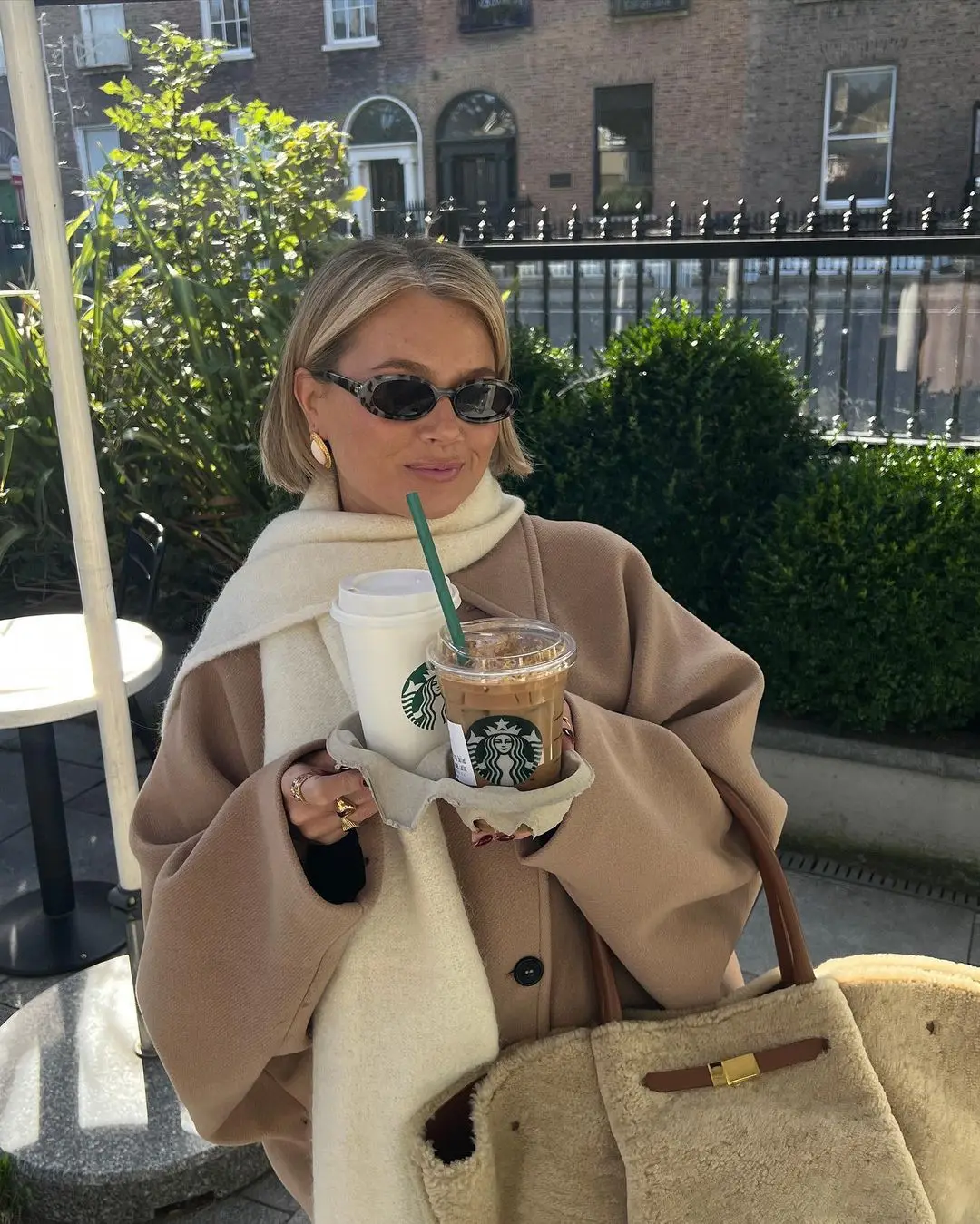 Ronja | Kvinders Kort Uldblandet Frakke med Knaplukning