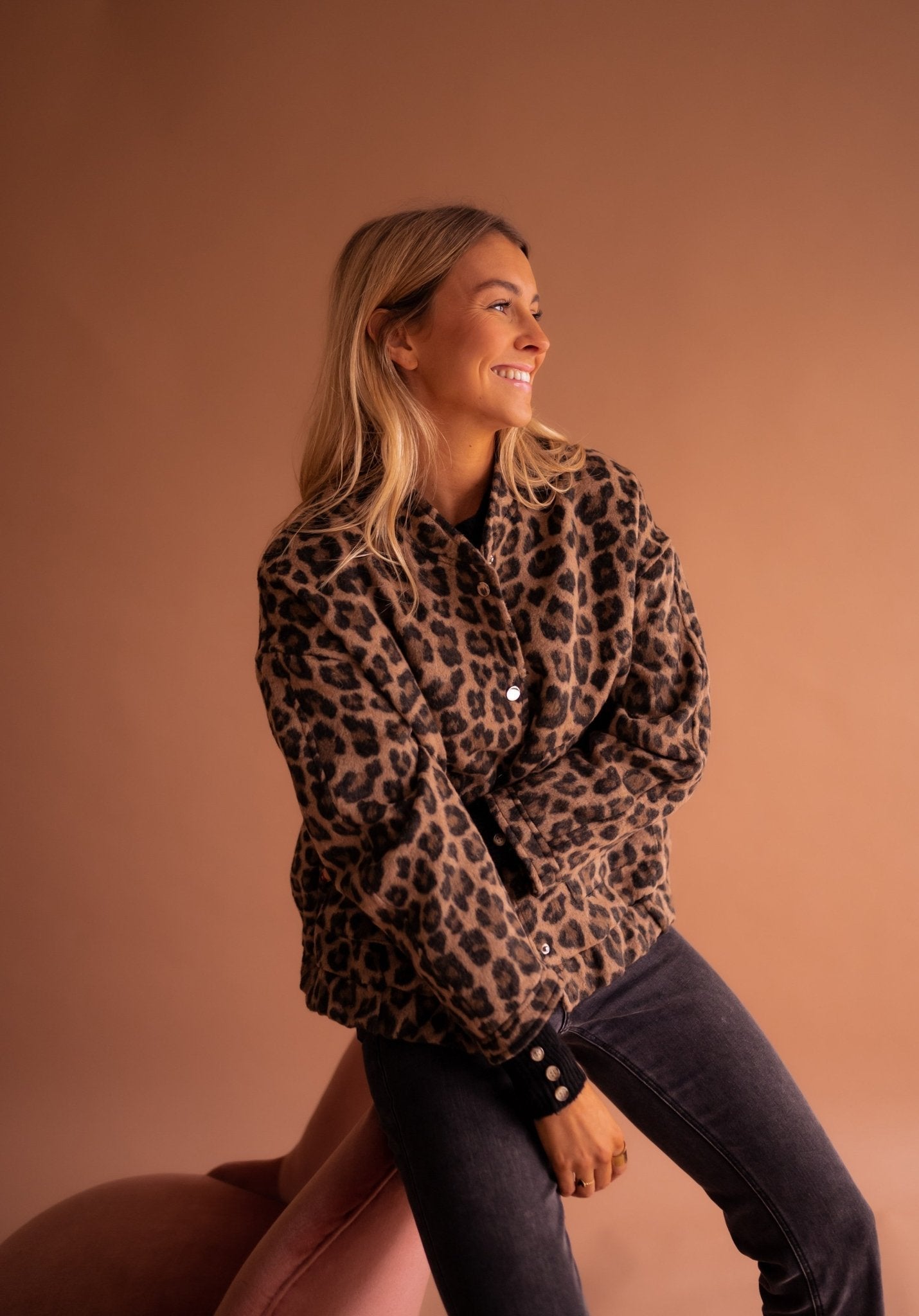 Freja – Vilma Leopardjakke