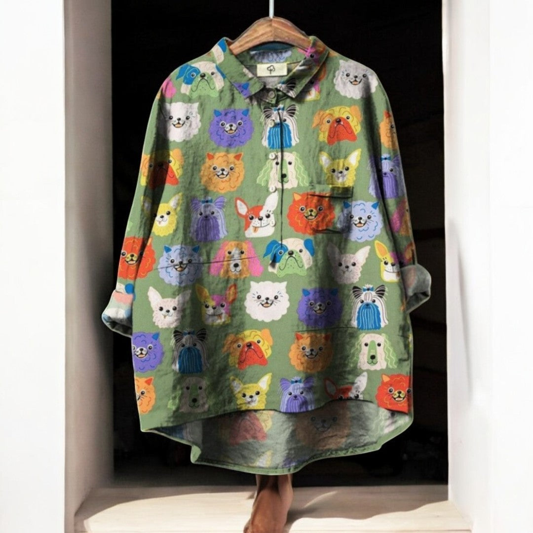 Bella | Unik Damebluse med Kunstnerisk Hundeprint